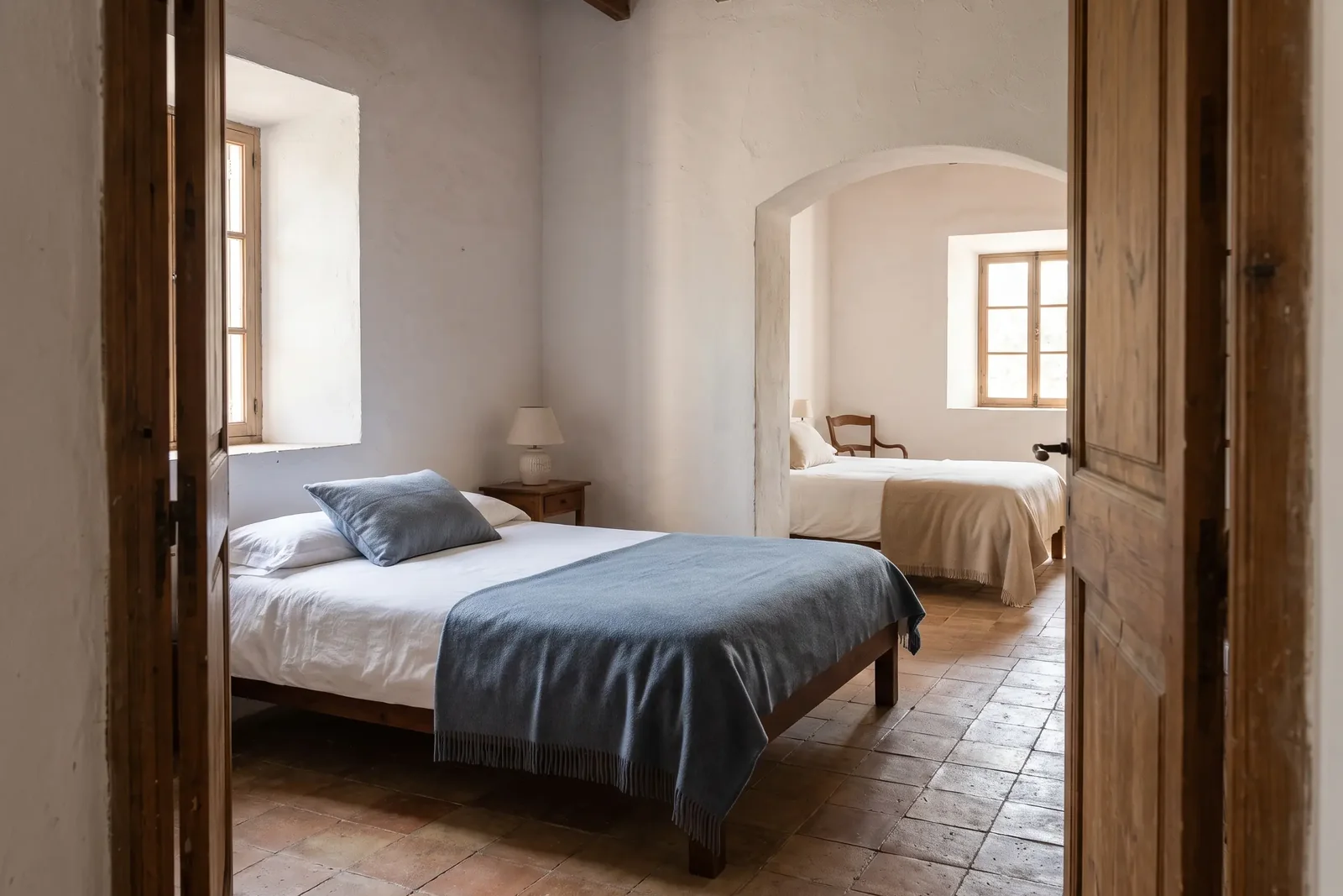 Dos dormitorios preparados en una casa de alquiler vacacional en Mallorca
